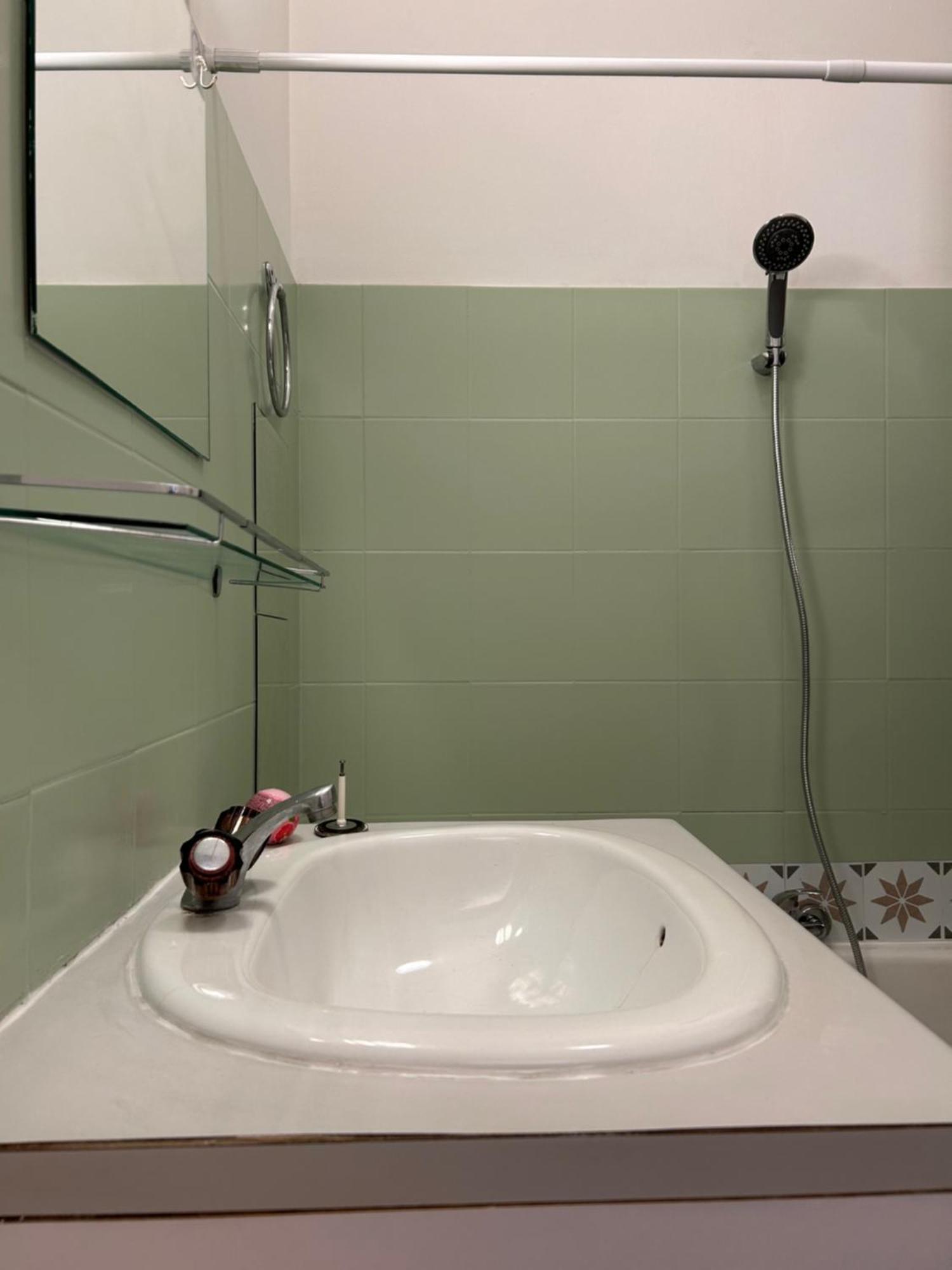Au Charme Des Carmes - T1 Sur Cour - Metro A & B Apartment Toulouse Exterior photo